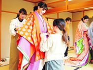 Putting on a Japanese kimono in the Yuusoku Kojitsu class (that teaches students traditional Japanese customs)