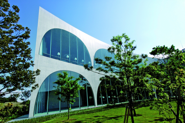 Tama Art University