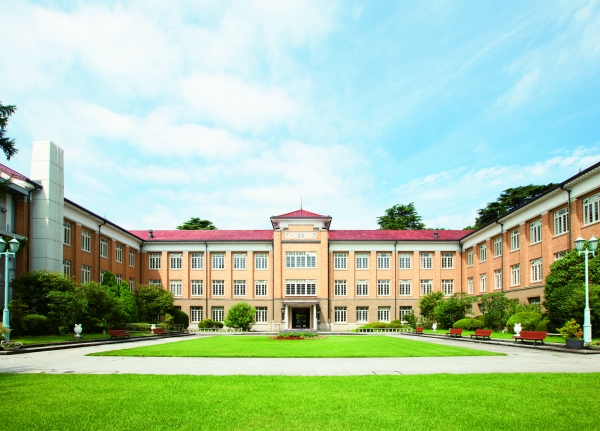 津田塾大学