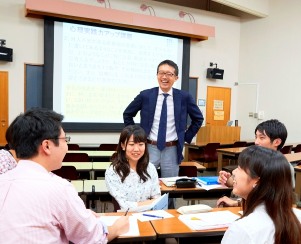 Scene of hands-on learning in the Department of Psychology