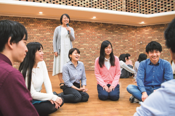 Students learn theories and techniques relating to clinical psychological support within the group therapy process.