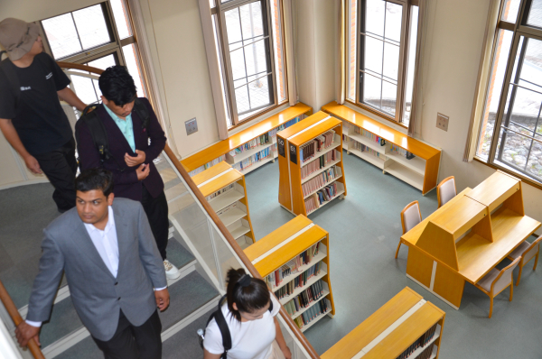 落ち着いた雰囲気の図書館