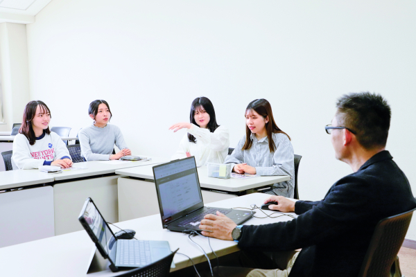 【経済学科】現実の社会問題を経済学の観点から考察し、データ駆動型社会で求められる分析力を磨く。